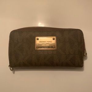 Michael kors wallet